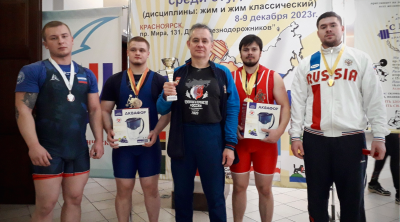 Команда СибГИУ взяла серебро на первенстве по пауэрлифтингу среди студентов